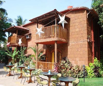 https://imgcld.yatra.com/ytimages/image/upload/t_hotel_yatra_city_desktop/v1480918761/Domestic Hotels/Hotels_Goa/Sea Breeze Village/Sea_Breeze_Village.jpg